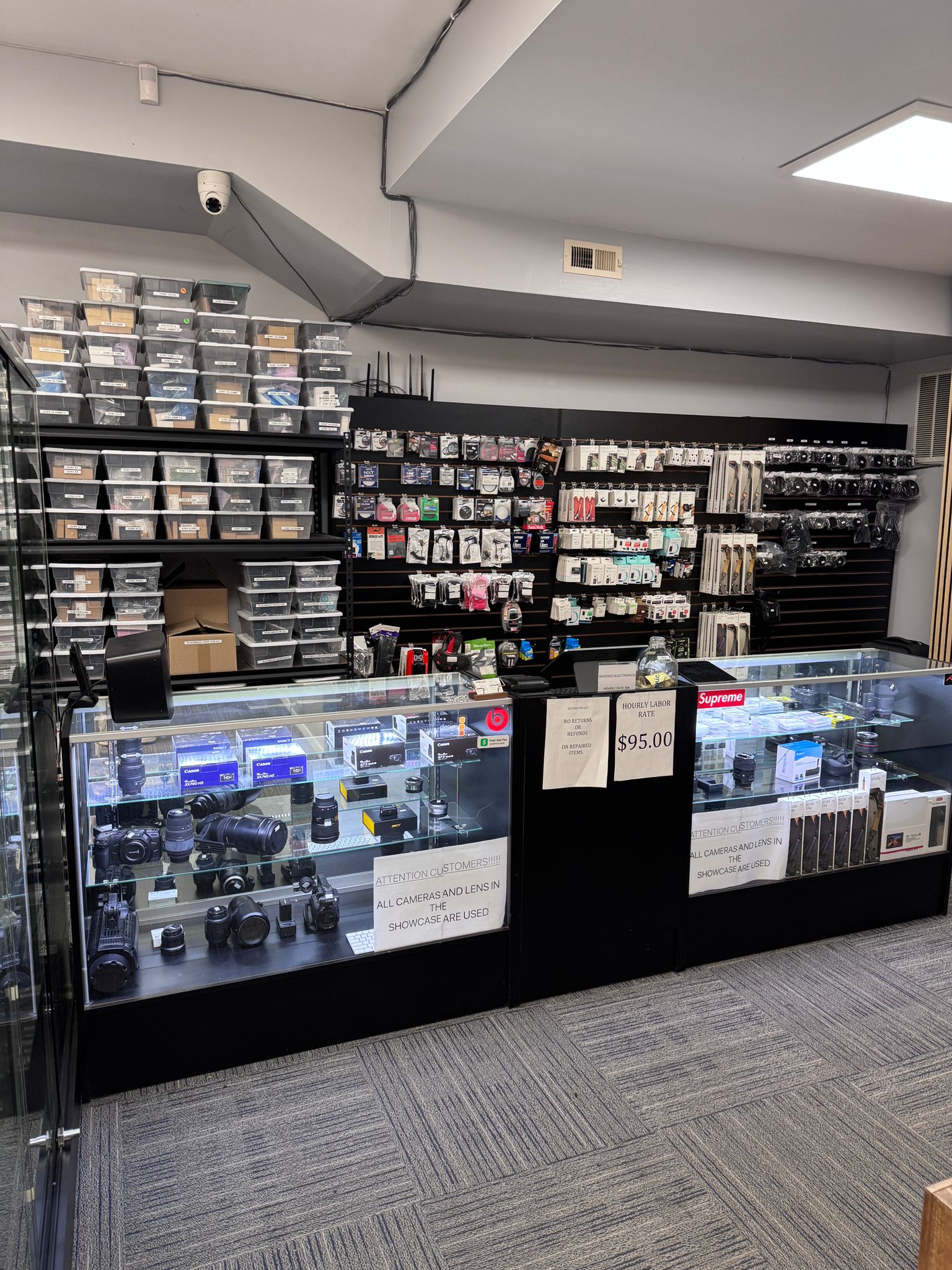 Store counter with cameras